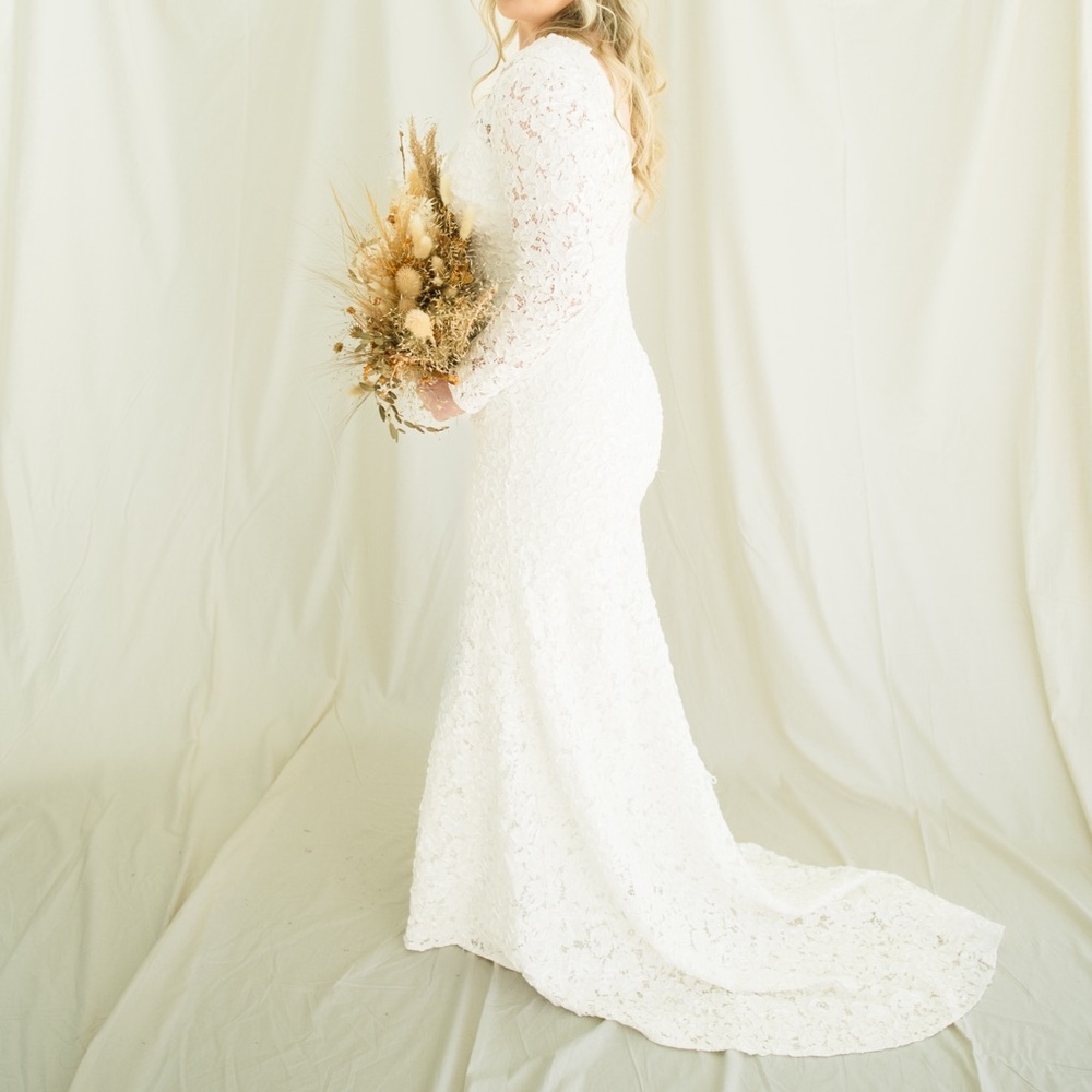 Lulus Long-Sleeve Lace Wedding Dress (brand new never worn!)